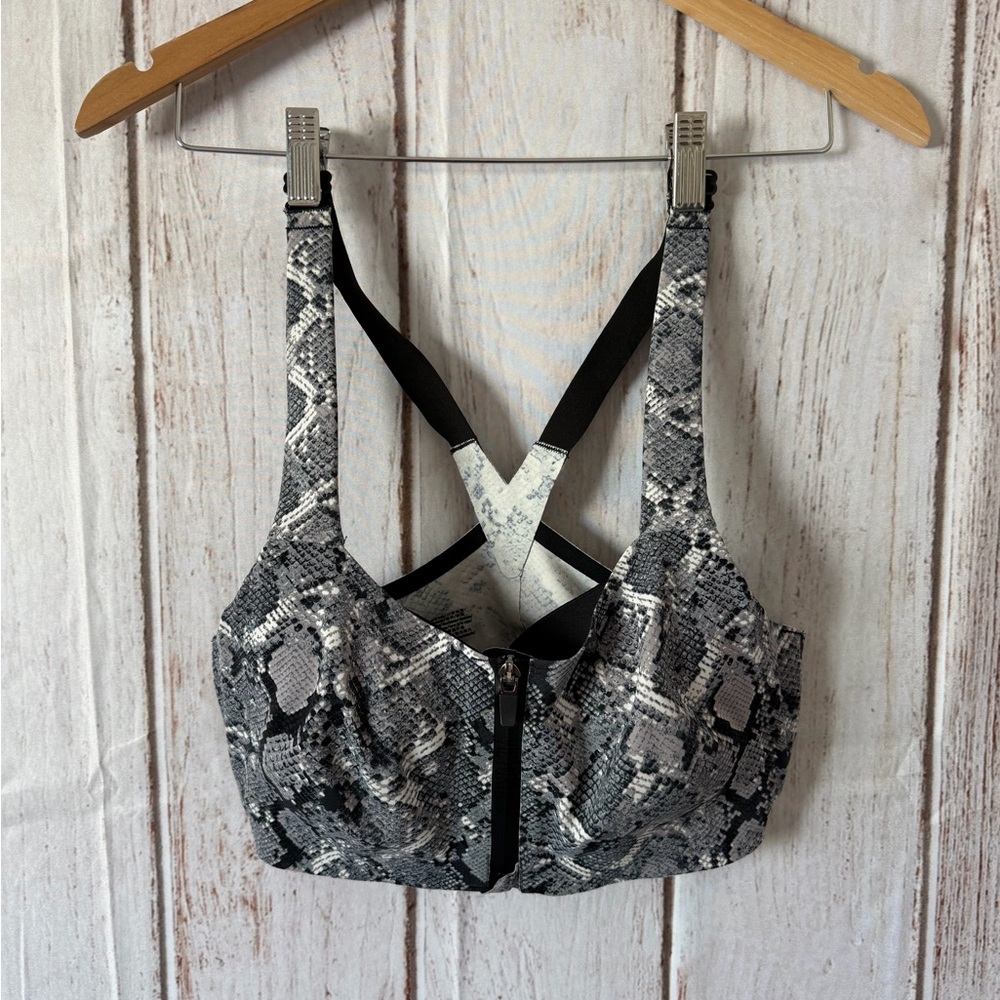 Victoria Sport Incredible Knockout Ultra Max Snake Print Zip Front 34D